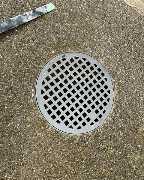 塗装作業👷‍♂️マンホール🚧