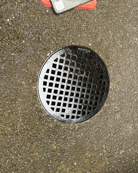 塗装作業👷‍♂️マンホール🚧