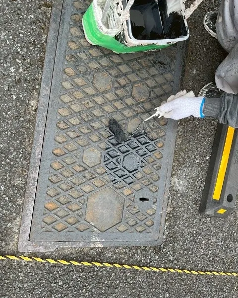 塗装作業👷‍♂️マンホール🚧