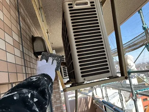 室外機吊り金物👷‍♂️塗装工事🚧