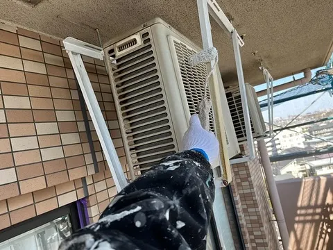 室外機吊り金物👷‍♂️塗装工事🚧