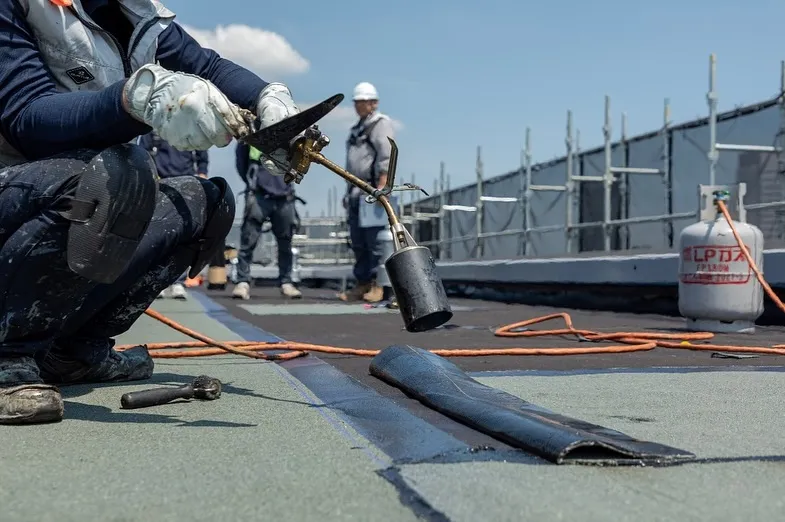 🛠️ 屋上防水工事中