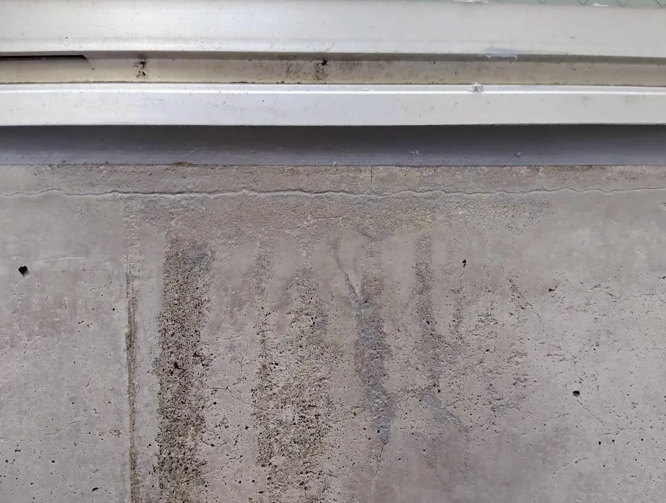 床下地のスムースエポ施工中🚧