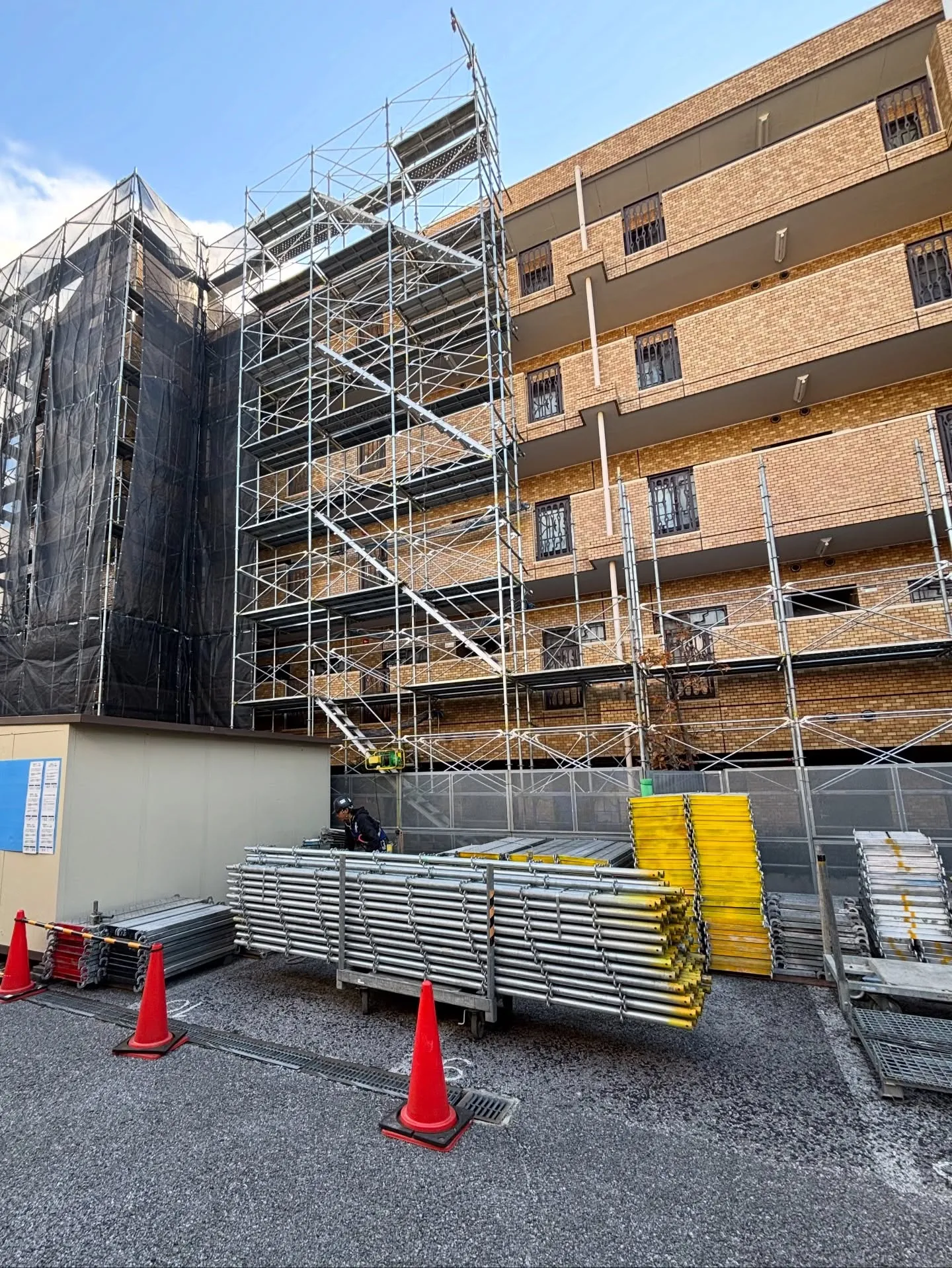 👷‍♂️足場組立の様子をご紹介🏗️
